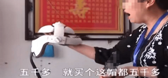 老人直播间购物陷阱，40万塑料堆警示社会反思