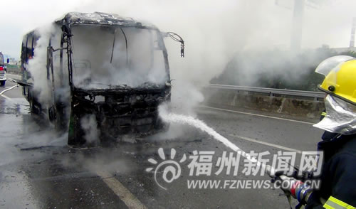 客车起火事件最新报道，事故原因分析与应对措施揭秘