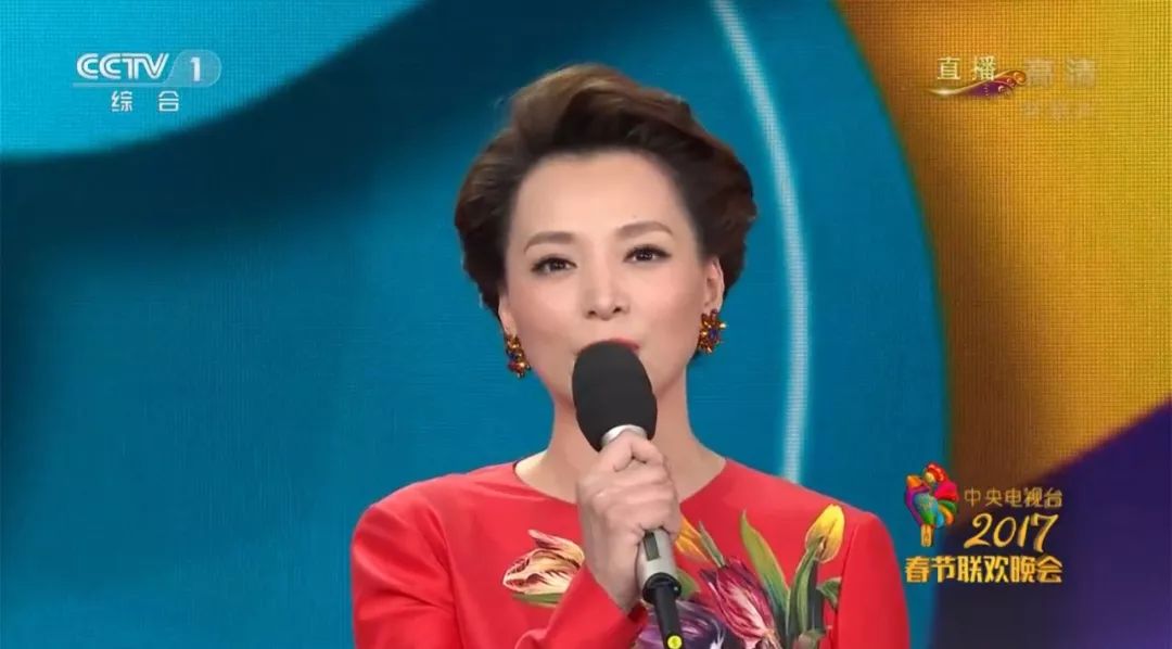 董卿携子观刘谦演出，实地探究数据应用之道