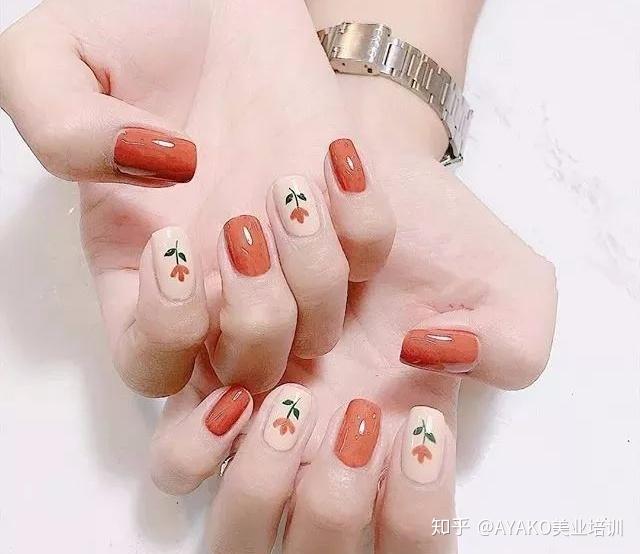 最新流行美甲图,最新流行美甲图案大赏