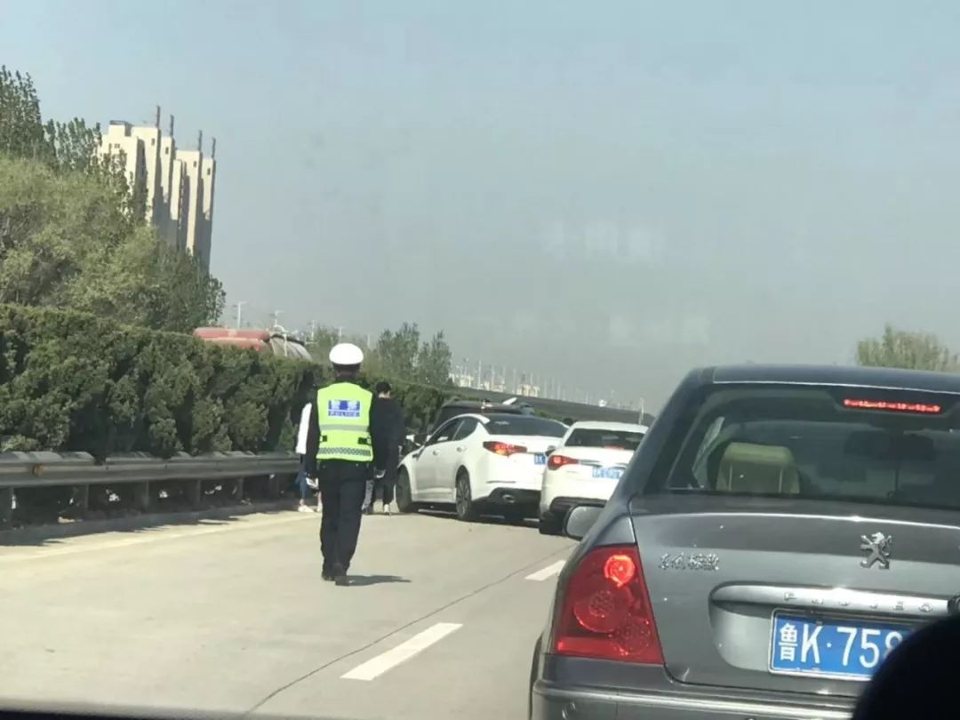 最新荣乌高速车祸,荣乌高速发生严重车祸事件分析