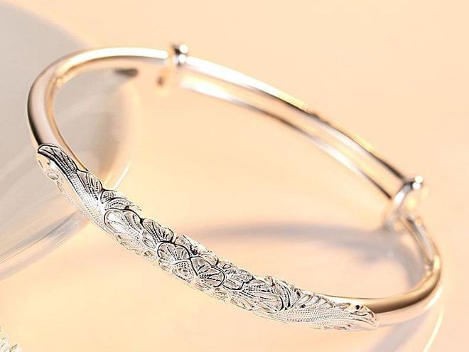 最新时尚手镯概述及26日最新款手镯图片亮相