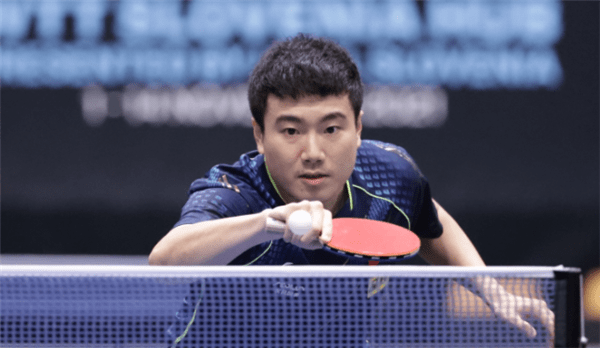 梁靖崑0-3杜达,近日，一场备受瞩目的比赛在乒乓球赛场上展开，梁靖崑与杜达的较量成为了众人关注的焦点。经过激烈的对决，最终杜达以3比0完胜梁靖崑，展现出了出色的实力和技艺。本文将从比赛背景、双方选手分析、技术对比、策略分析以及比赛影响等方面，对这场比赛进行详细的剖析。

一、比赛背景