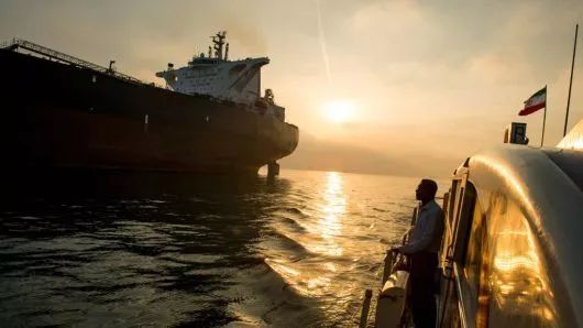 专家解读，伊朗面对紧张局势采取谨慎反应，意在避免全面战争冲突。