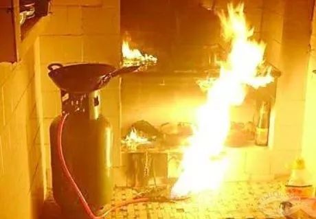 烧伤妈妈ICU重生之际的生日献礼，科技之光下的奇迹时刻