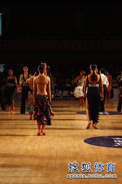 夏奇拉最新舞蹈，视觉盛宴的解读