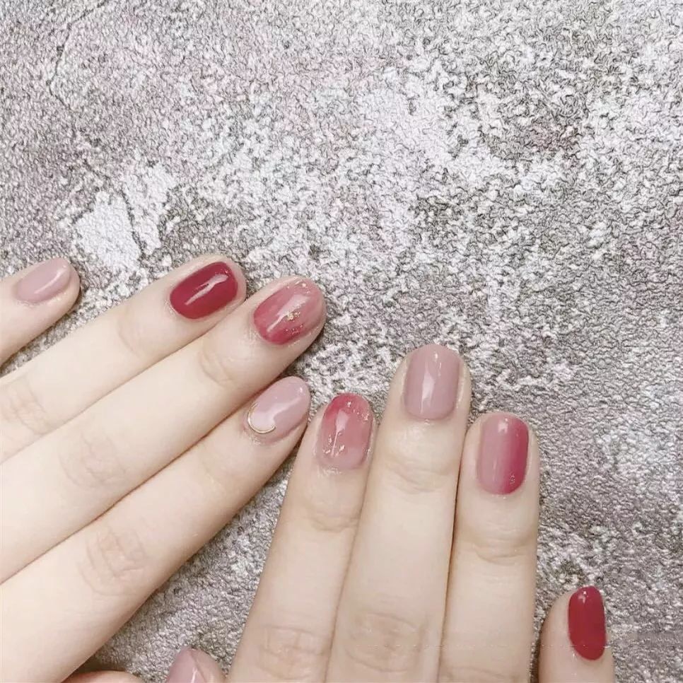 探秘隐藏宝藏，最新美甲款式独家呈现，带你领略时尚潮流前线