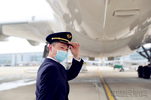 东航29日，友情与陪伴的温馨瞬间揭秘