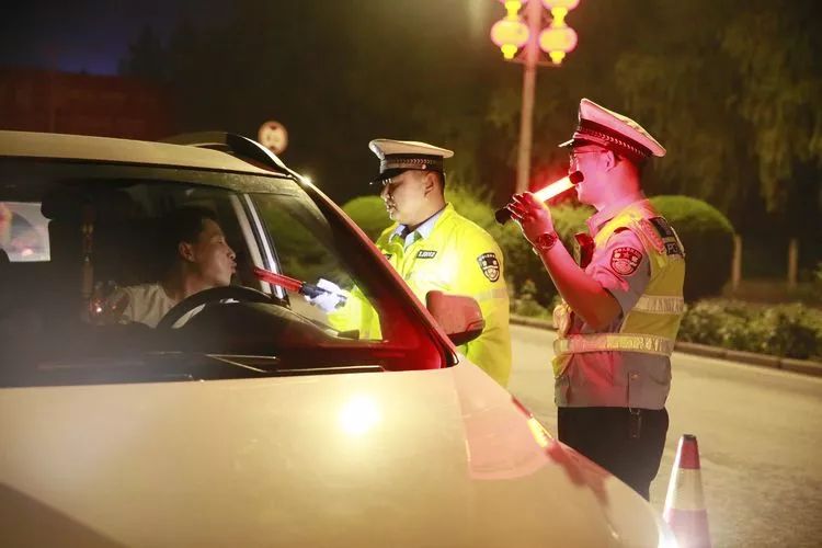 拥抱新生活，酒驾新规定带来的自信与成就感变化解读