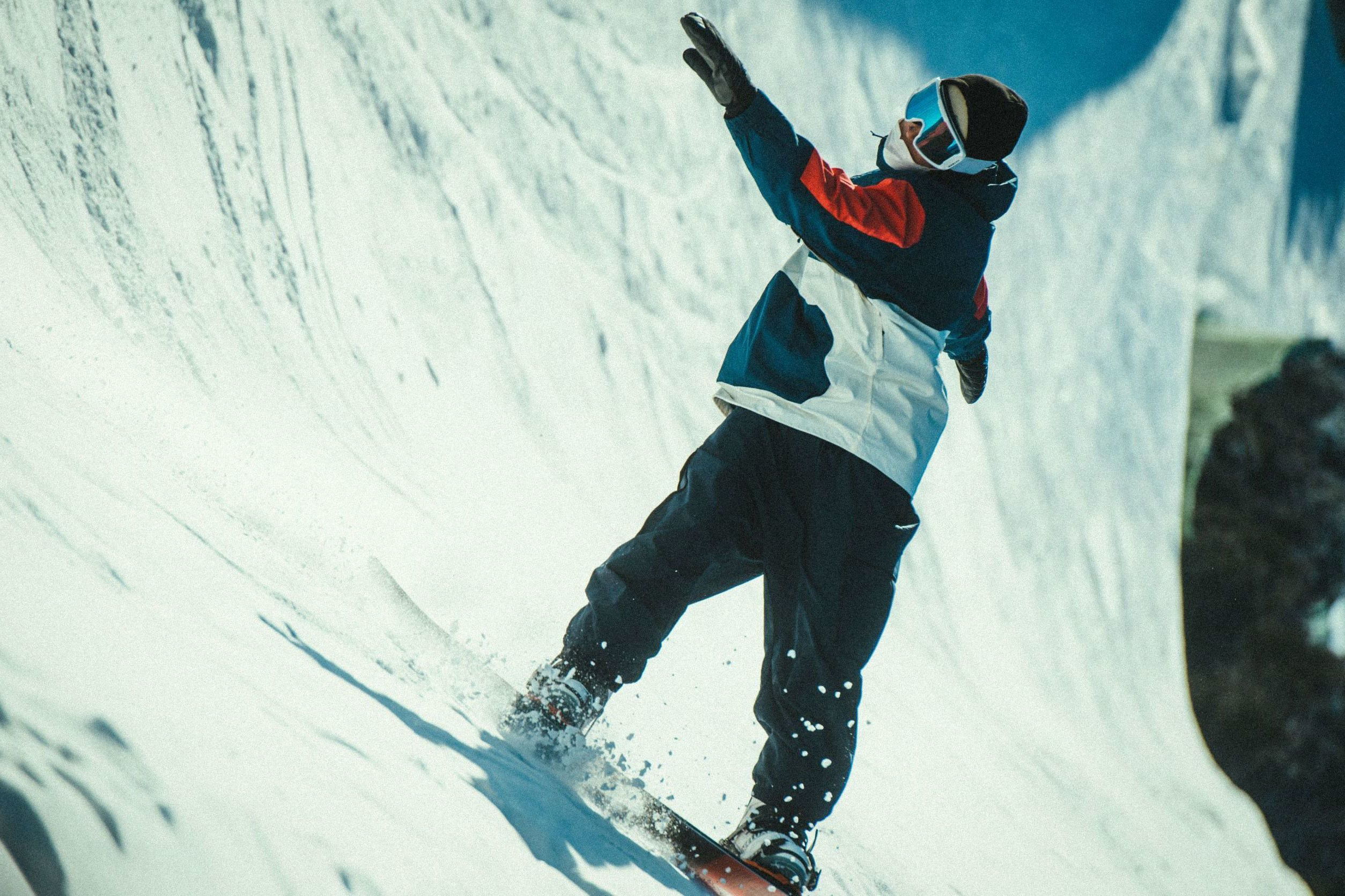 李宁最新款装备，开启探索自然美景的心灵之旅