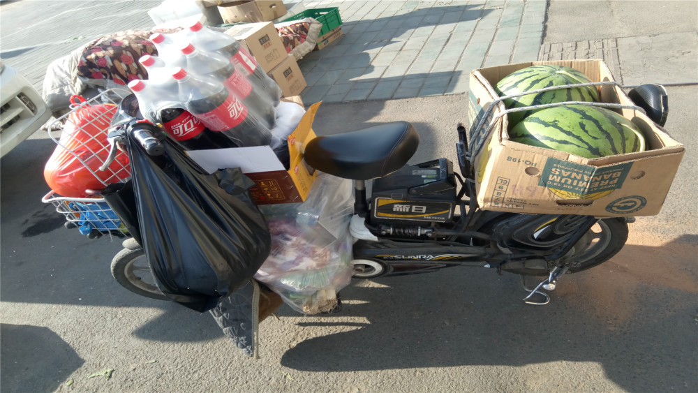 跑腿小哥送巨额现金到稻田，一次特别的配送体验