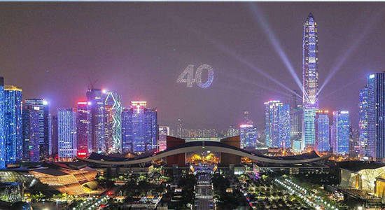 洪合之光，三十日巨变展现自信与成就的力量