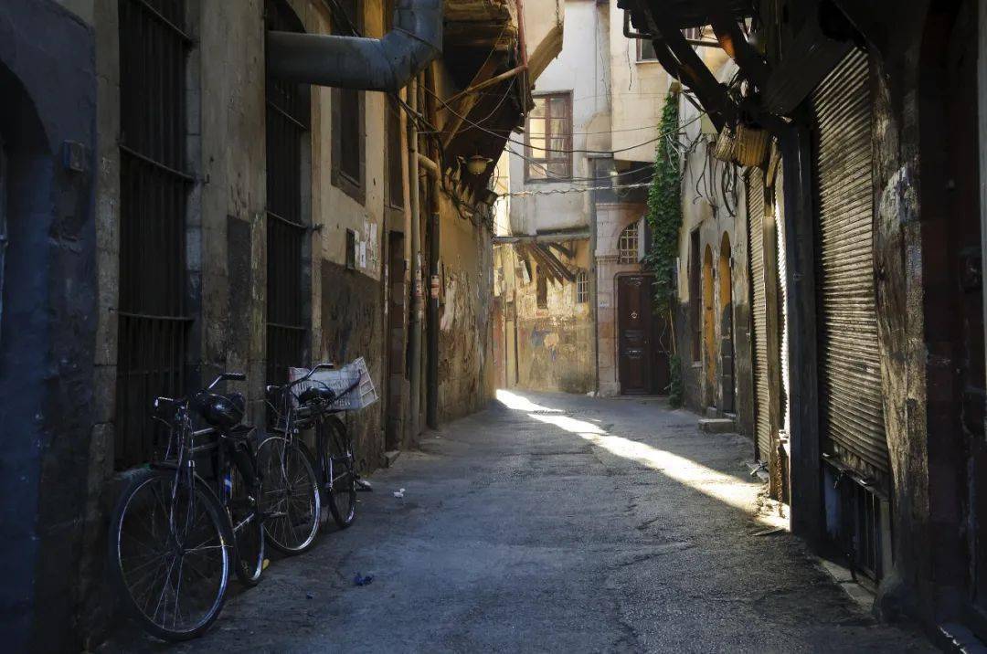 探秘神秘穿甲店，最新风尚的穿甲之旅