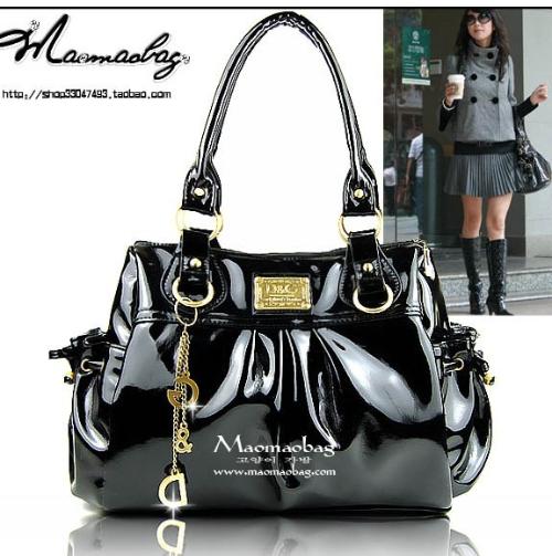 11月1日Prada最新款女包，拥抱变化，自信时尚并行，引领励志风尚新潮流