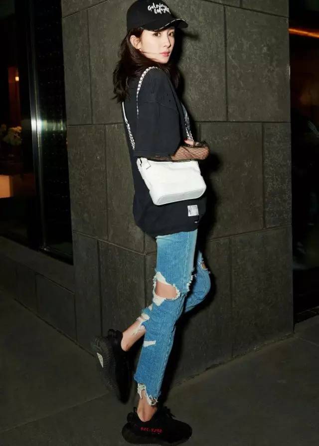 时尚先锋，深度评测与介绍最新女穿搭潮流