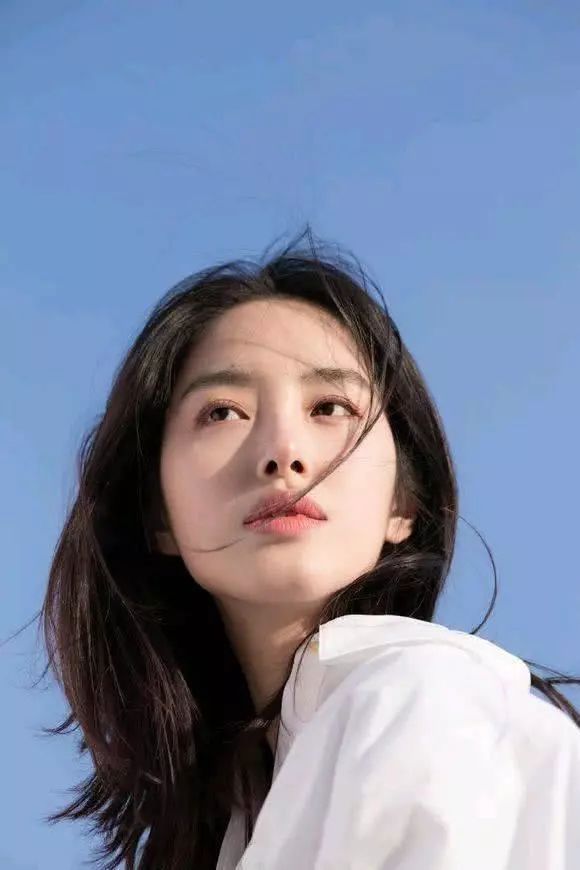 杨采钰11月2日温馨日常特写，特别记忆中的她