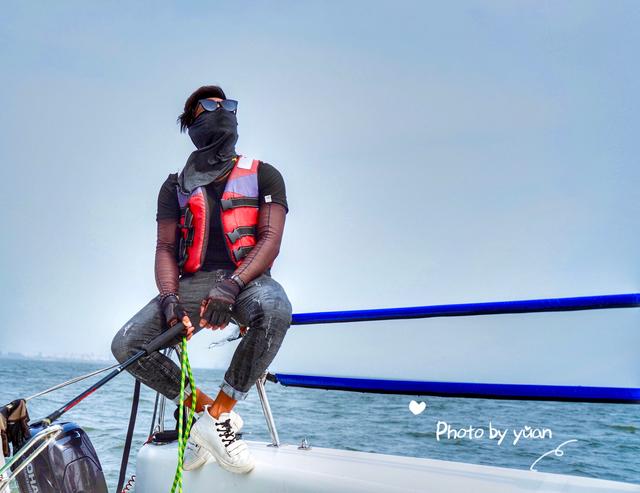 网球与自然美景的奇妙碰撞，心灵之旅启程