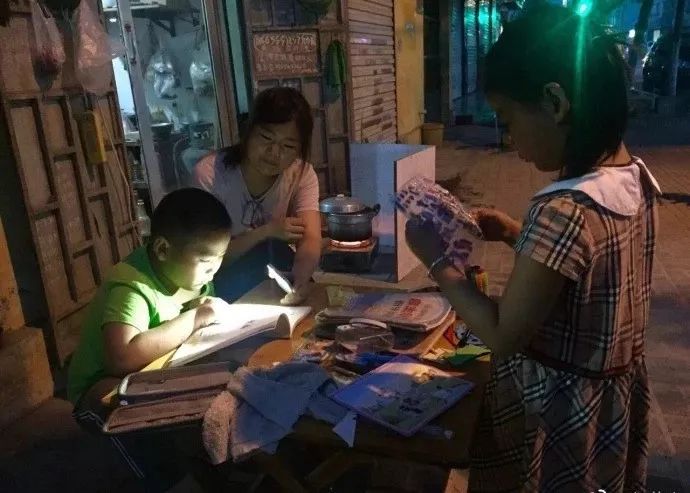 探秘妈妈咪呀，小巷美食的秘境之旅