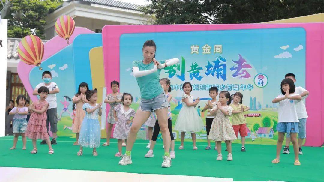 欢乐十一月，幼儿小品之夜——友情与陪伴的温馨故事