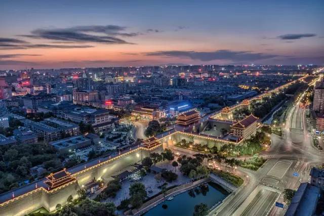 历史上的南充最新招聘信息深度评测与介绍，聚焦南充招聘市场在11月10日的变迁与发展趋势