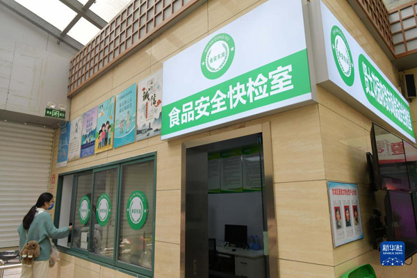 智慧农贸市场里的奇遇，友情与陪伴的温馨日常