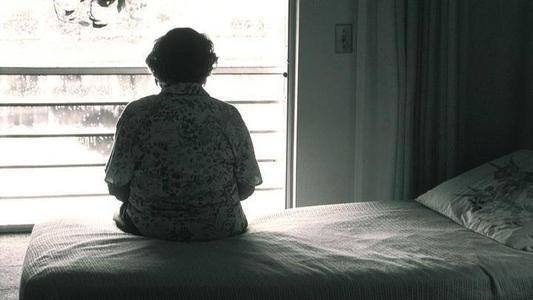 专家建议背后的独特生活体验，年轻人毕业后小巷深处的啃老时光