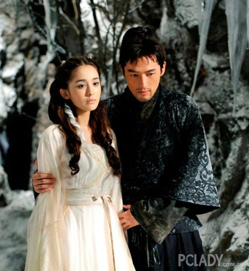 杨迪与古力娜扎劲舞之夜,小巷特色小店中的激情邂逅