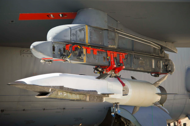 中国成功研发机器狼群兵器，引领未来战争新篇章