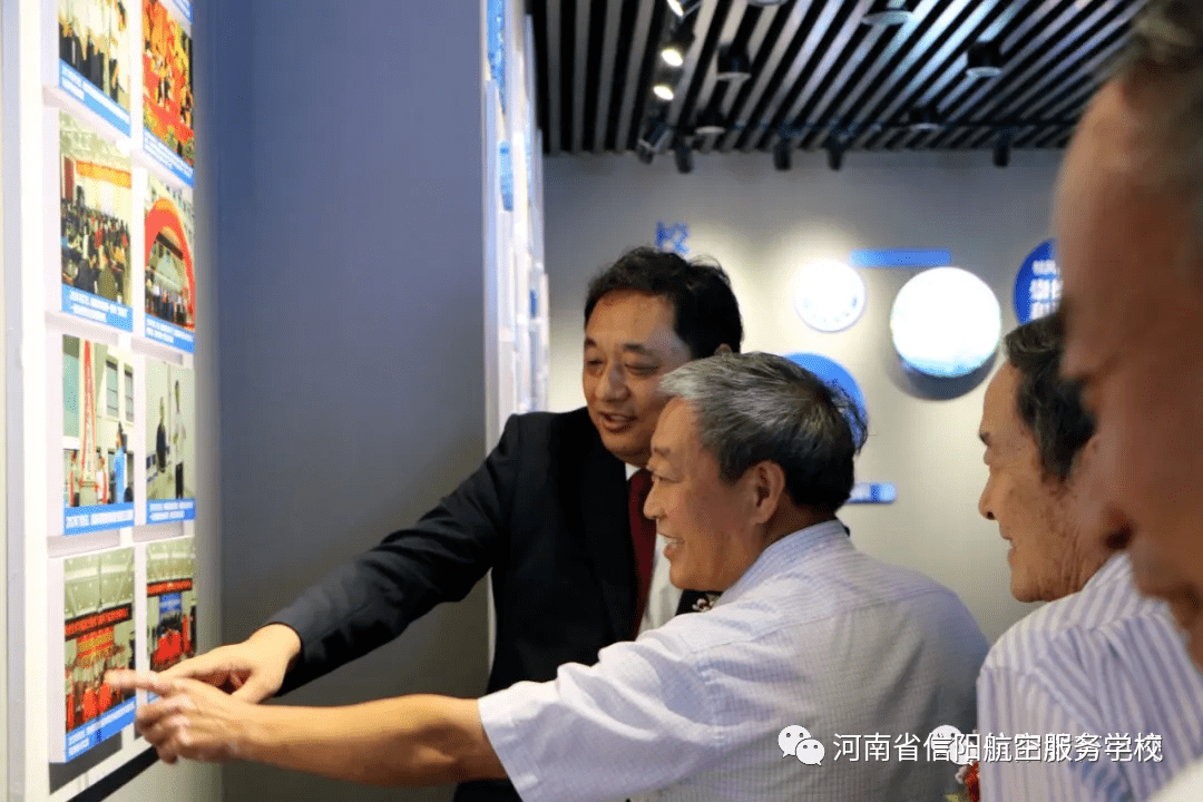 历史上的11月10日，信阳高校青春动态闪耀校园之光