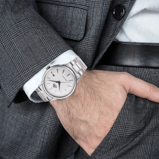 十一月男士手表最新潮流,时光腕间的温情故事