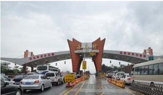 11月昆石高速公路上的温情纽带与路况故事