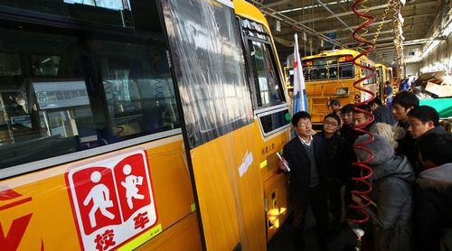 探秘校车管理新篇章，特色小店背后的故事与最新校车管理条例揭秘