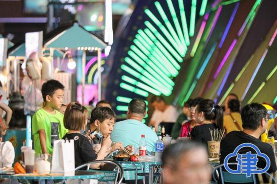 哈尔滨夜市奇遇记，味蕾盛宴与心间温暖