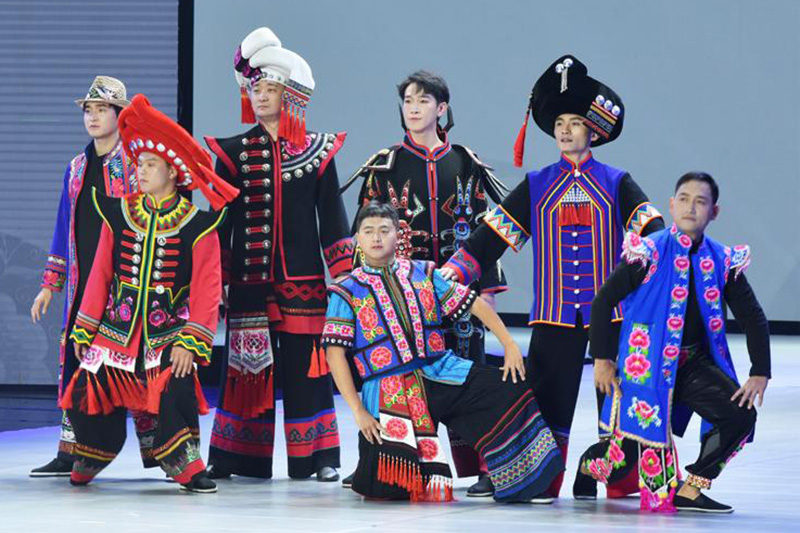 往年11月14日最新彝族服装，全面评测与详细介绍