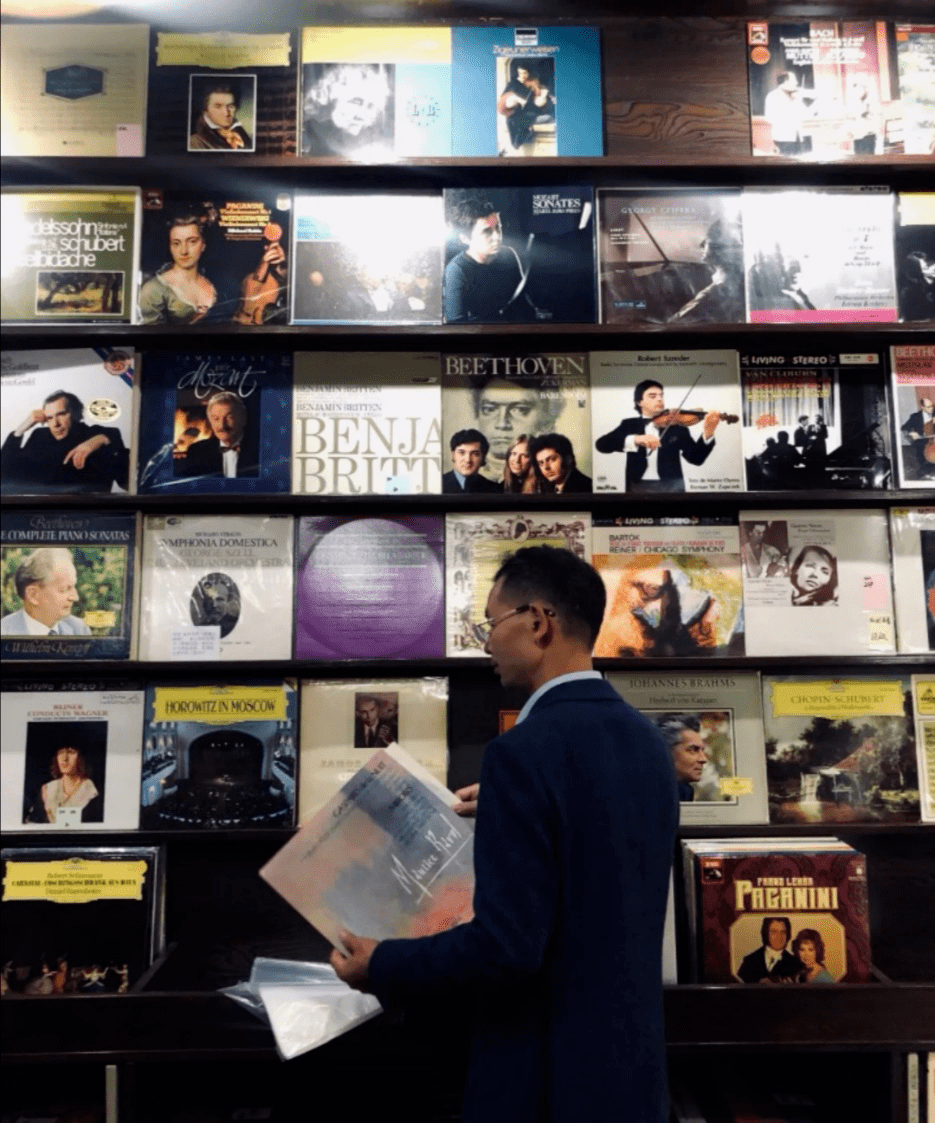 远离色情内容，探索小巷特色小店