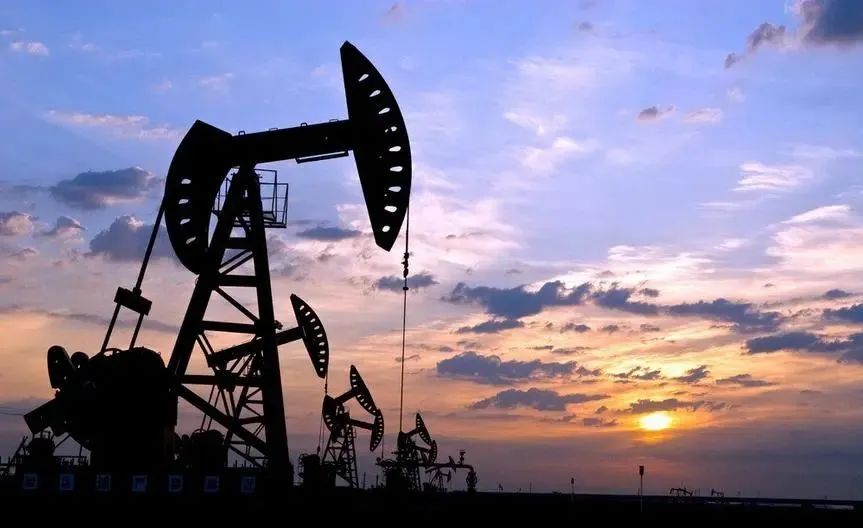 油价下跌背后的故事，探索自然美景之旅，启程寻找内心的宁静与平和的十一月国际油价走势探索