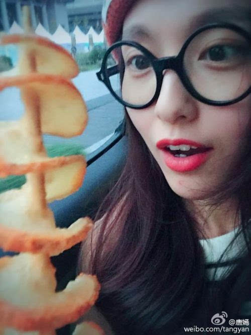 唐嫣最新动态与小巷深处的独特美食宝藏，11月16日的惊喜之旅揭秘