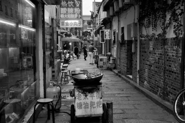 伏波手打美食之旅，探秘小巷深处的独特风味