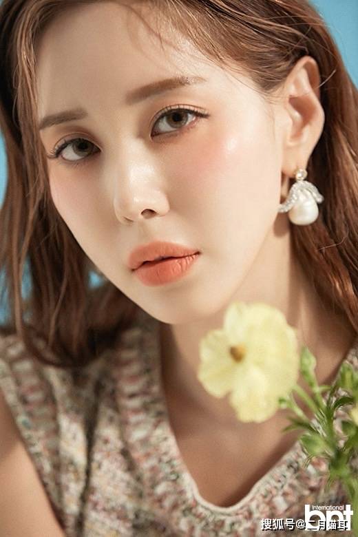 揭秘十一月女神魅力，时尚穿搭、美妆护肤与独特魅力的全新解析