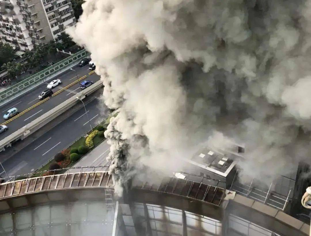 高炉旁的小火苗与家的温暖，一场意外的火灾引发思考