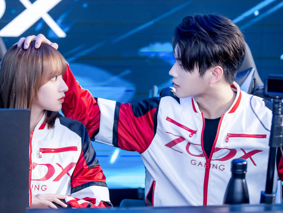 朱正廷新综艺节目发布，历史时刻展现自信与成就，鼓舞人心！