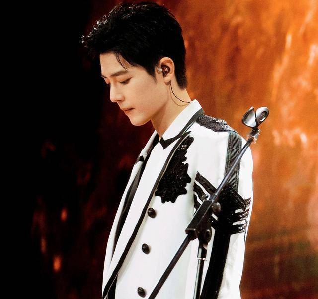 11月17日贺峻霖电影频道最新呈现，视听盛宴的解读与思考