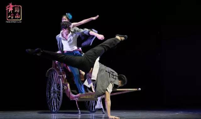 银赫舞蹈之夜，探秘小巷深处的秘境舞步