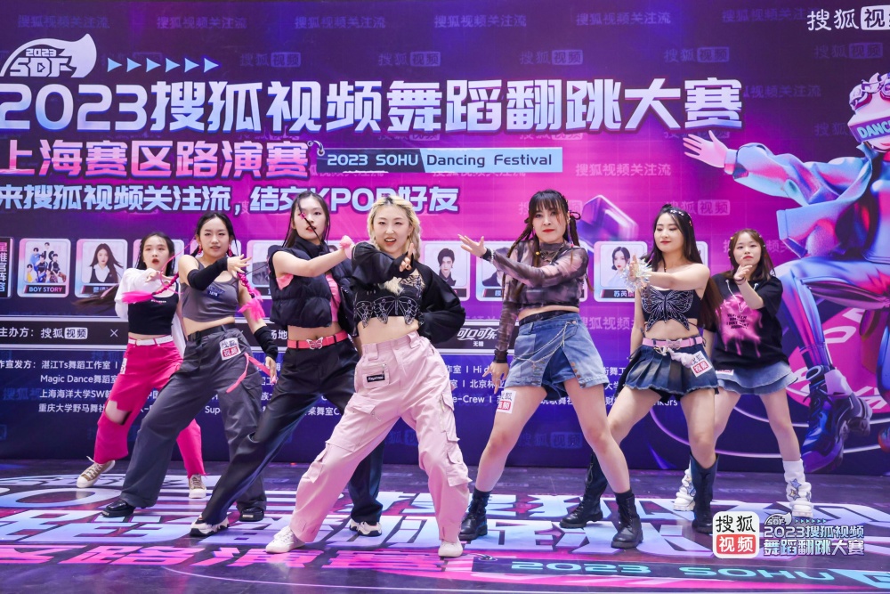 精选舞步揭晓，往年11月17日超火广场舞教学视频，热舞来袭！