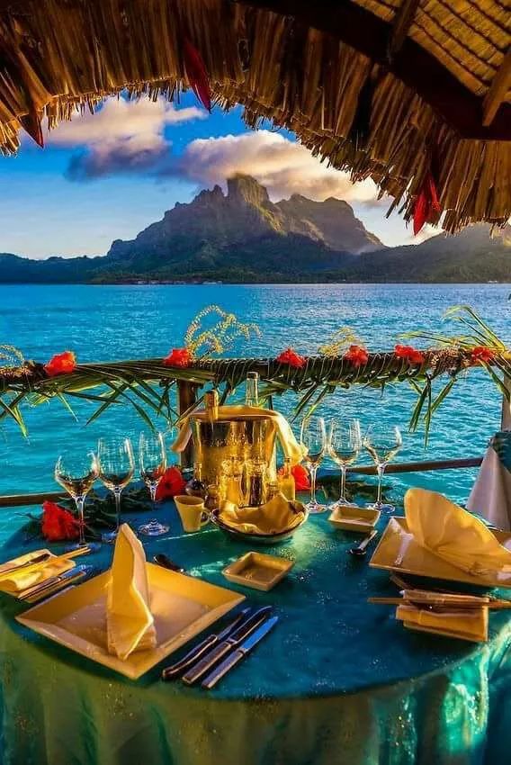 智能餐桌与自然美景的奇妙之旅，历史上的美妙瞬间探索