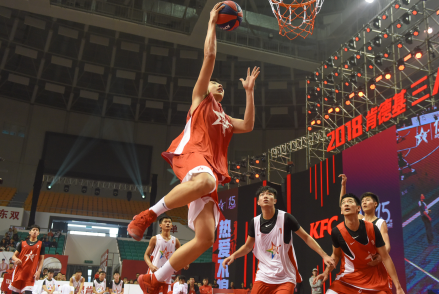 辽宁篮球梦与小巷美食探秘，CBA最新消息新闻回顾历史上的11月17日