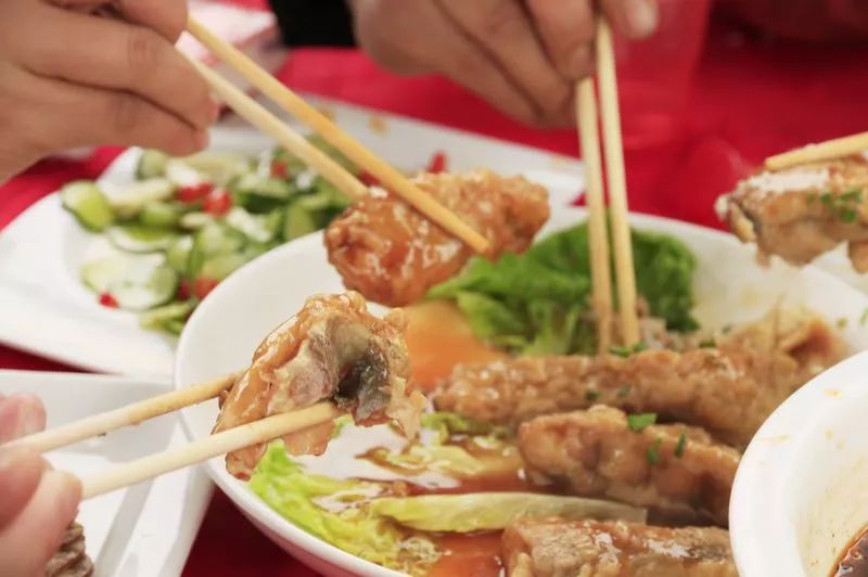 揭秘小巷深处的鲜鱼秘境，11月最新鱼市价格探秘