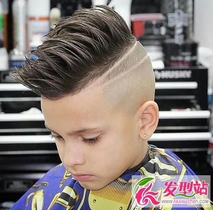 十一月十七日男童发型潮流，时尚之旅与友情故事的交织