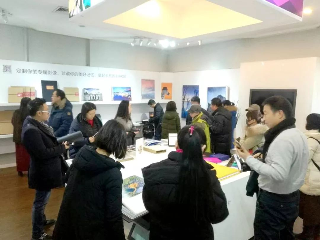 探索最新艺术创意与行业动态，往年11月17日粘贴画新潮