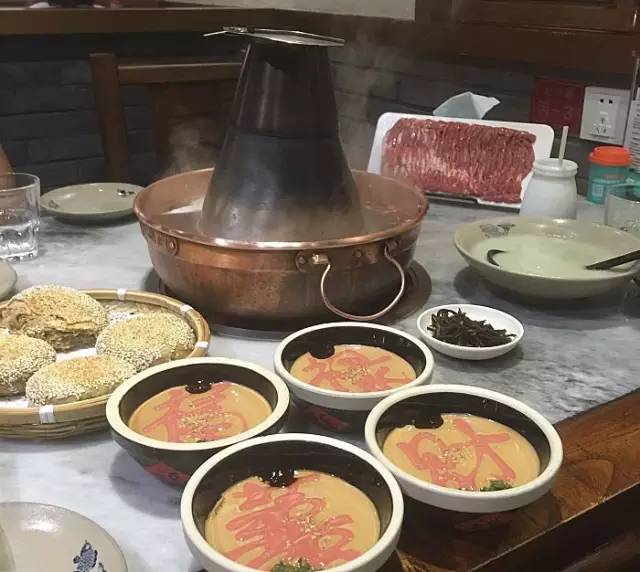 揭秘繁华背后的小巷美食秘境，最新捉野鸡法，探寻独特美食之旅